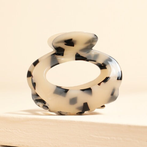 Tortoiseshell Oval Hair Claw